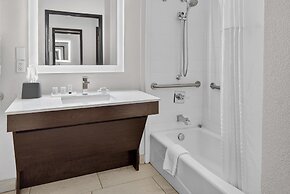 Holiday Inn & Suites Dallas-Addison by IHG