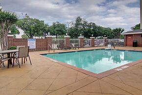 Holiday Inn & Suites Dallas-Addison by IHG