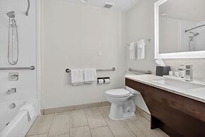 Holiday Inn & Suites Dallas-Addison by IHG