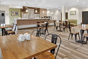 Holiday Inn & Suites Dallas-Addison by IHG
