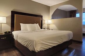 Econo Lodge Inn & Suites