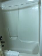 Econo Lodge Inn & Suites