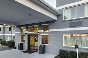 Econo Lodge Inn & Suites