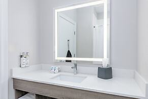 Holiday Inn Express Hotel & Suites Winnie by IHG