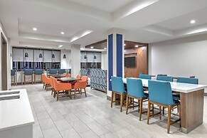 Holiday Inn Express Hotel & Suites Winnie by IHG