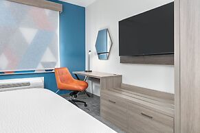 Holiday Inn Express Hotel & Suites Winnie by IHG