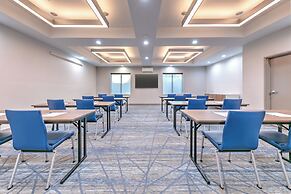 Holiday Inn Express Hotel & Suites Winnie by IHG