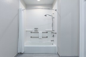 Holiday Inn Express Hotel & Suites Winnie by IHG