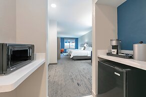 Holiday Inn Express Hotel & Suites Winnie by IHG
