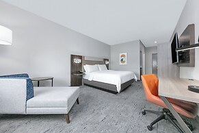Holiday Inn Express Hotel & Suites Winnie by IHG