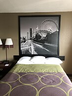 Super 8 by Wyndham Aurora/Naperville Area