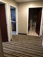 Super 8 by Wyndham Aurora/Naperville Area