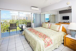 Castle Waikīkī Shore