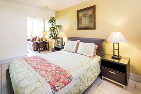 Castle Waikīkī Shore