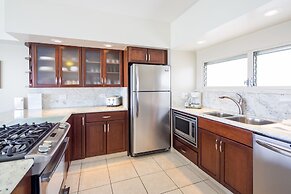 Castle Waikīkī Shore