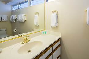 Castle Waikīkī Shore