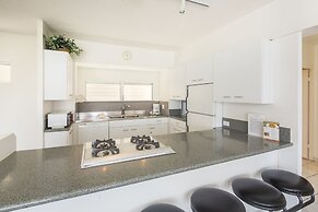 Castle Waikīkī Shore