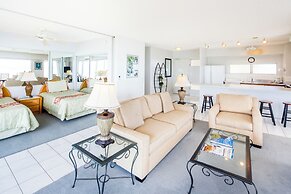 Castle Waikīkī Shore