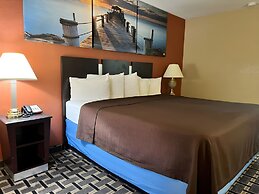 Days Inn & Suites by Wyndham Pine Bluff
