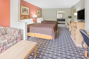 Days Inn & Suites by Wyndham Pine Bluff