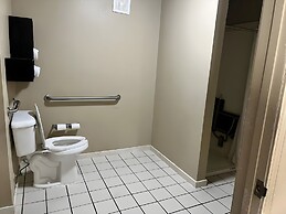 Days Inn & Suites by Wyndham Pine Bluff