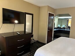Days Inn & Suites by Wyndham Pine Bluff
