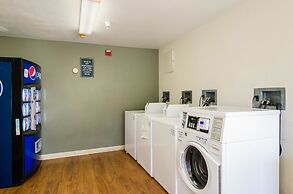 HomeTowne Studios by Red Roof Denver - Thornton