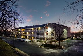 HomeTowne Studios by Red Roof Denver - Thornton