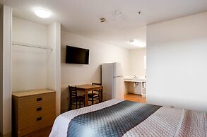 HomeTowne Studios by Red Roof Denver - Thornton