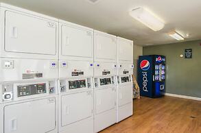 HomeTowne Studios by Red Roof Denver - Thornton