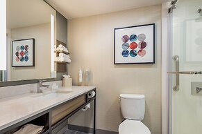 Hilton Garden Inn Chicago / Oak Brook