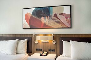 Hilton Garden Inn Chicago / Oak Brook