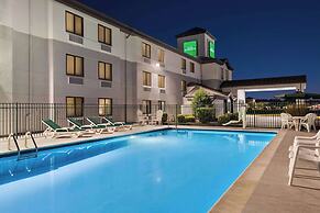 Wingate by Wyndham Salisbury