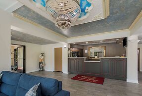 Econo Lodge Inn & Suites