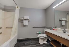 Econo Lodge Inn & Suites