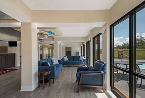 Econo Lodge Inn & Suites