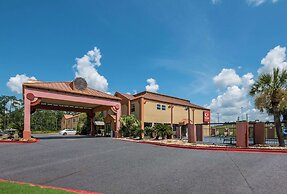 Econo Lodge Inn & Suites