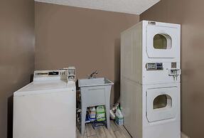 Econo Lodge Inn & Suites