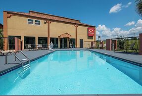 Econo Lodge Inn & Suites