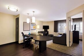 Sonesta Simply Suites  St Louis Earth City
