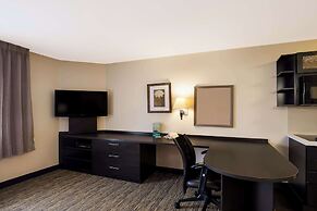 Sonesta Simply Suites  St Louis Earth City