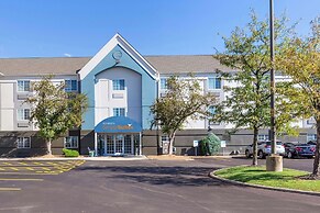 Sonesta Simply Suites  St Louis Earth City