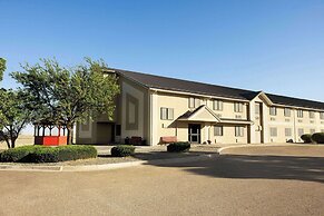 Travelodge by Wyndham Vaughn