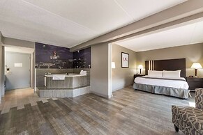 Clarion Pointe Greensboro Airport