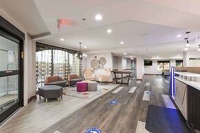 Clarion Pointe Greensboro Airport