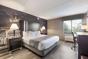 Clarion Pointe Greensboro Airport