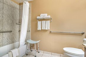 Clarion Pointe Medford