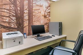 Clarion Pointe Medford