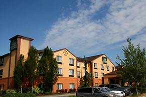 Evergreen Inn and Suites