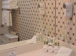 Evergreen Inn and Suites